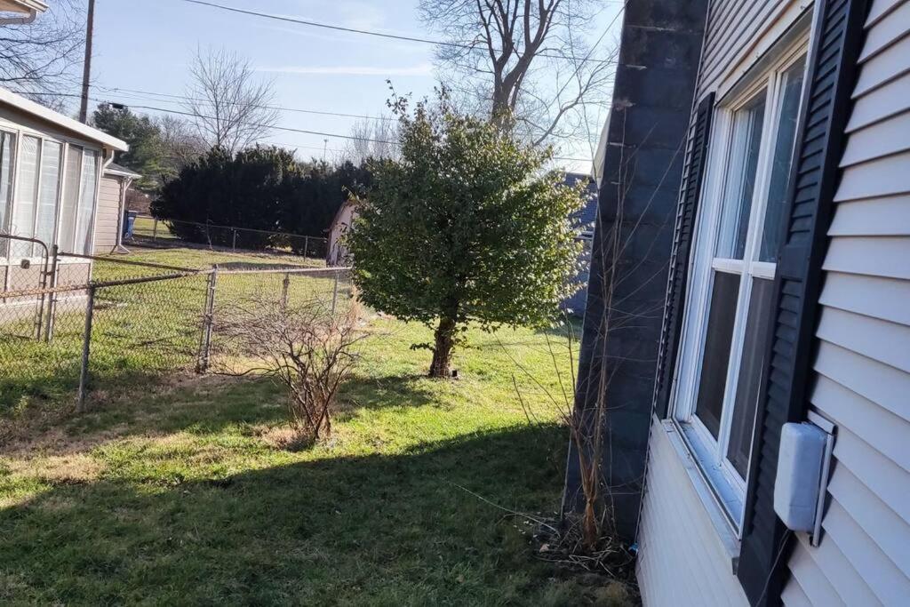 Perfect Combo Of Charm & Comfort- 2Bedroom Home Noblesville Exterior foto