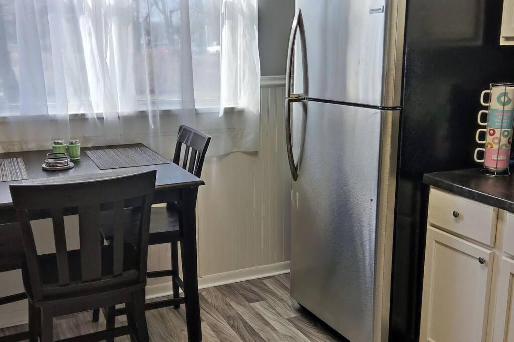 Perfect Combo Of Charm & Comfort- 2Bedroom Home Noblesville Exterior foto